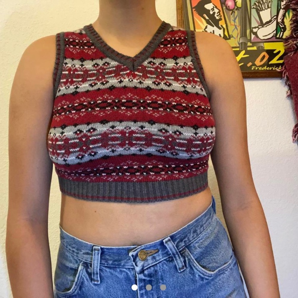 🌸 Red Cropped Sweater Vest